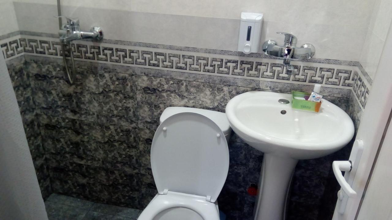 Hotel Isani Tbilisi ภายนอก รูปภาพ