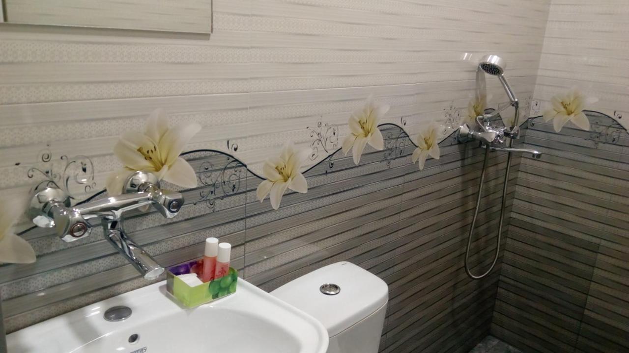 Hotel Isani Tbilisi ภายนอก รูปภาพ